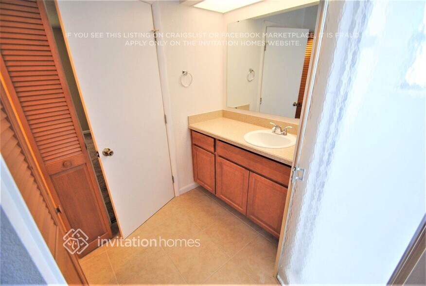 Building Photo - 2231 E Annapolis Dr