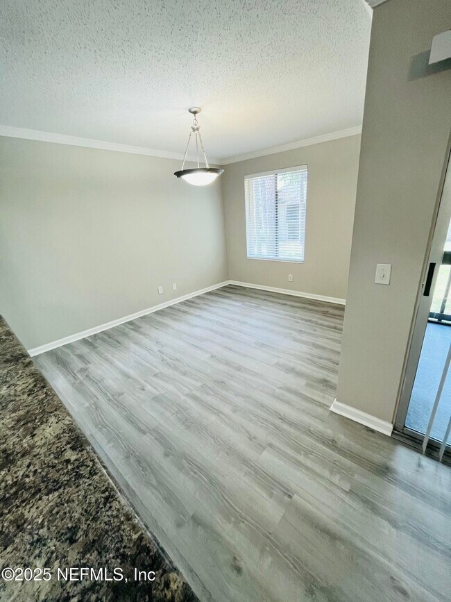 Building Photo - 8880 Old Kings Rd S