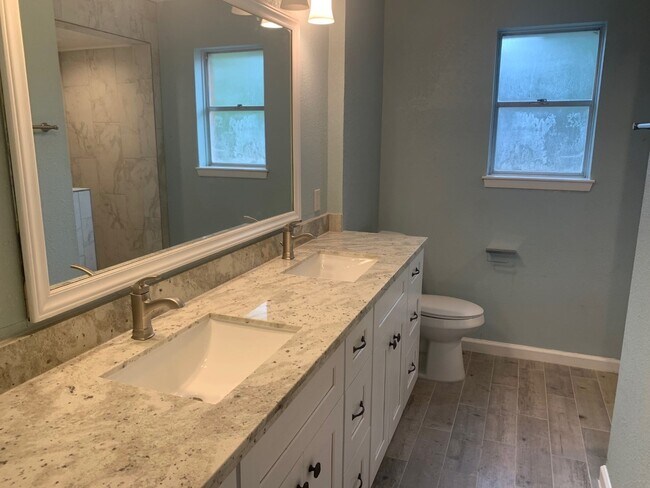 Building Photo - 334 Gamewood Dr