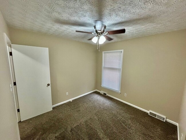Building Photo - Newly Remodeled 4-Bedroom, 3-Bath with Fin...