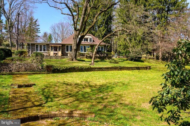 Building Photo - 1385 Woodland Rd