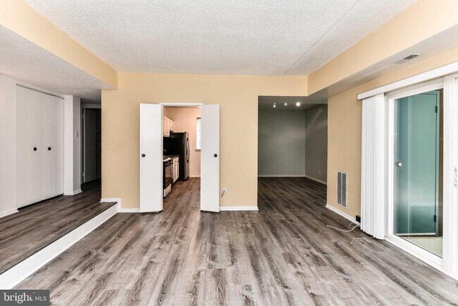 Building Photo - 11831 Shire Ct
