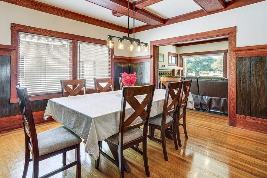 Building Photo - 1334 8th St