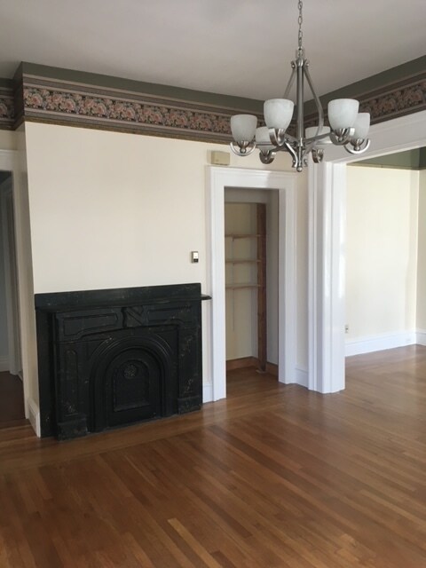 Building Photo - 238 Williams St