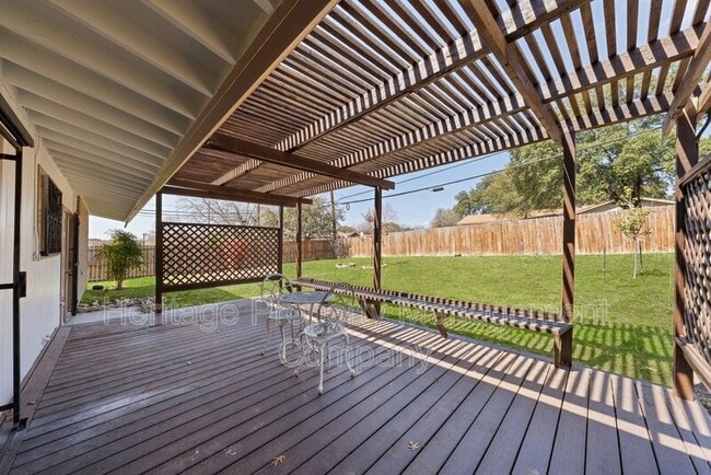 Building Photo - 303 Marquis Ln