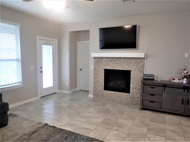 Building Photo - 24911 Prairie Briar Cir