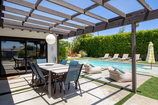 Building Photo - Luxury Mid Century Oasis in Palm Springs (Monthly Only - No Long Term)