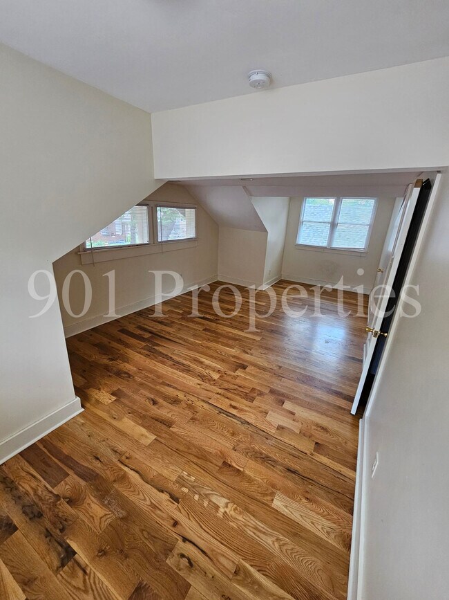 Building Photo - 975 Meda St
