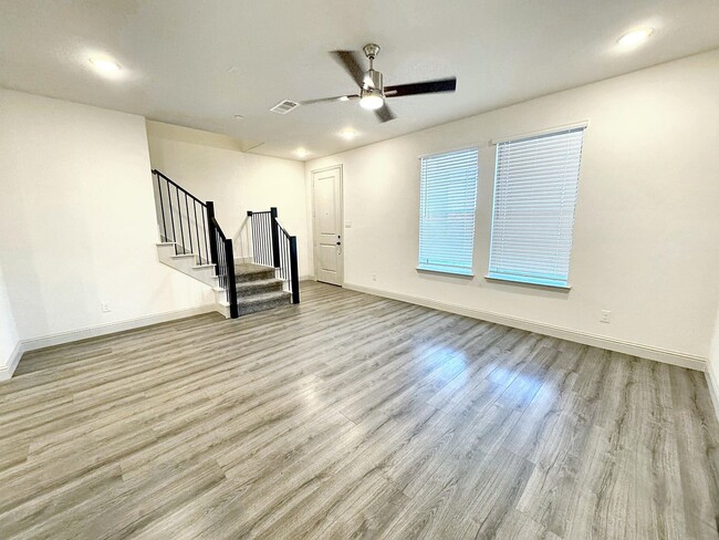 Building Photo - 3-Bedroom Home in City Point - A Must-See!