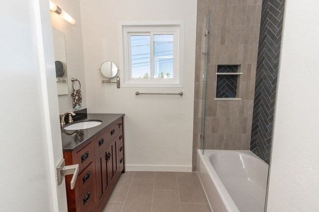 Building Photo - Beautifully Remodeled 2 Bed/1Bath Home with Ocean and Bay Glimpses in Ocean Beach!
