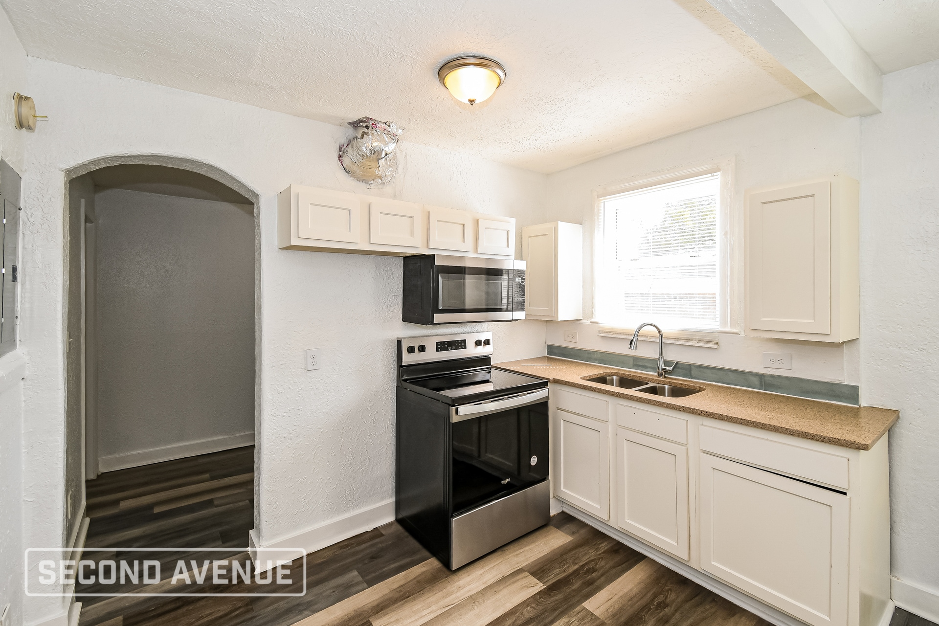 Building Photo - 1585 W 16th St