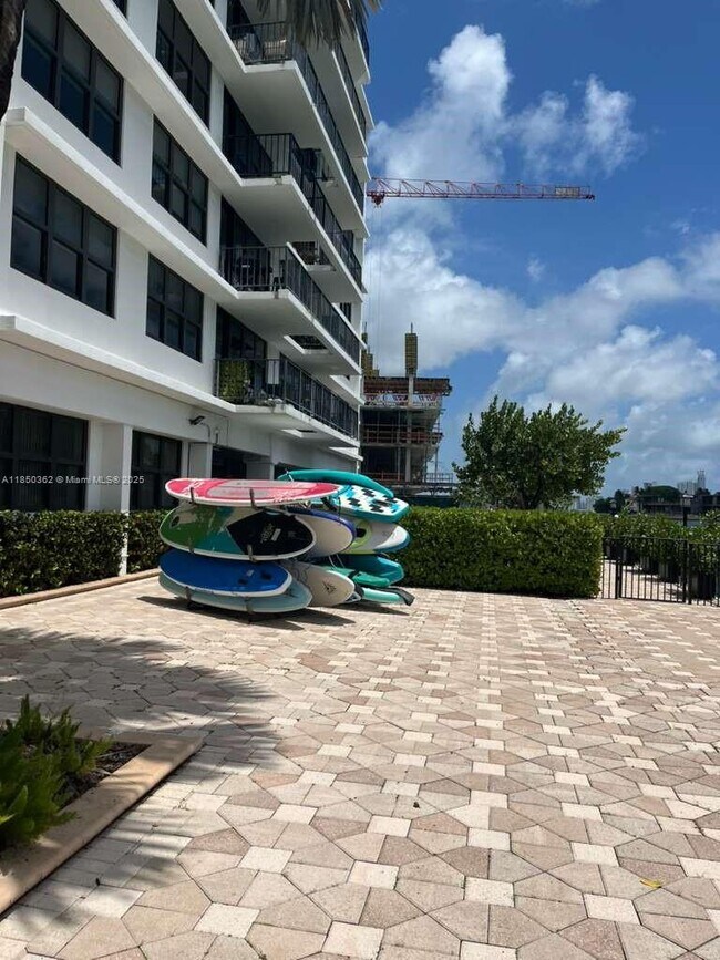 Building Photo - 10101 E Bay Harbor Dr