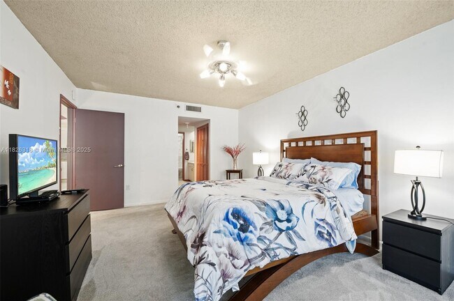 Building Photo - 9341 Collins Ave