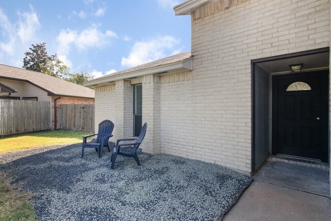 Building Photo - 15535 Evergreen Pl Dr