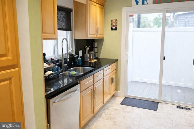 Building Photo - 2508 Tulip St