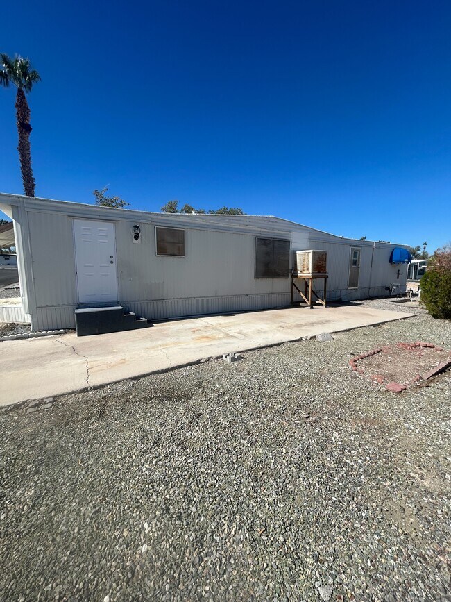 Building Photo - 3601 E Wyoming Ave