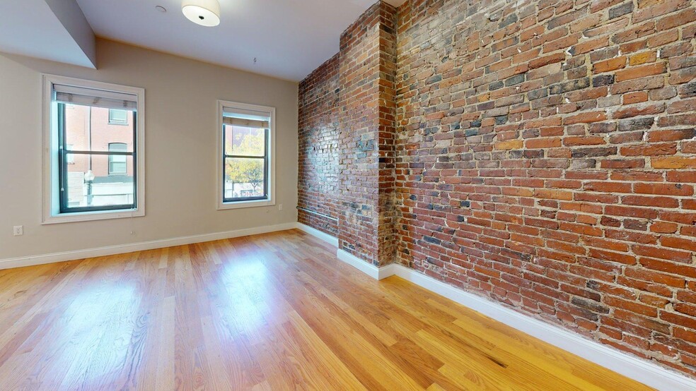 Building Photo - 151-153-153 Meridian St