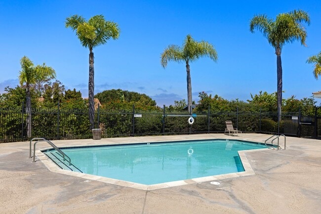 Building Photo - NEWLY RENOVATED 3BD/2BA Condo in the heart...