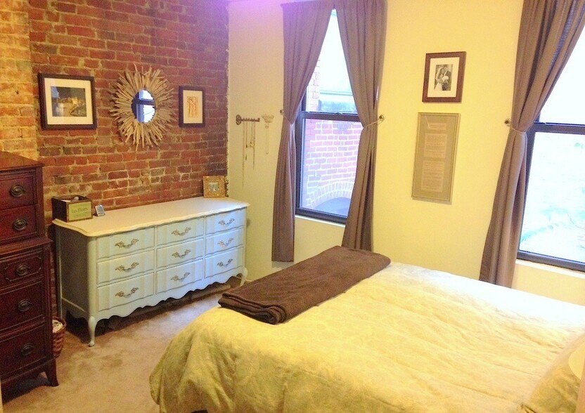 Building Photo - 227 Washington St