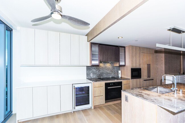 Building Photo - KOULA 2b2b1pkg Ready to Move In!