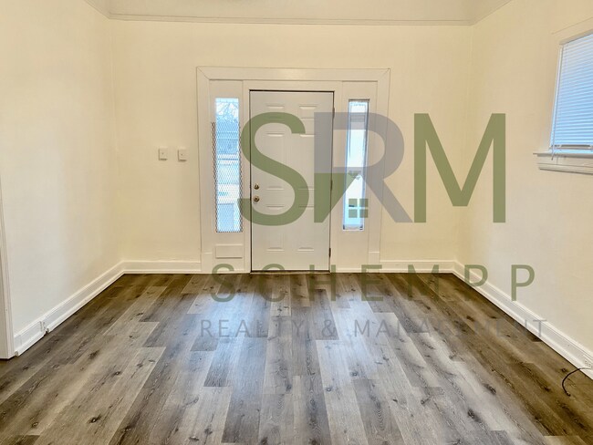 Building Photo - Updated Three Bedroom in West Louisville-Section 8 Accepted