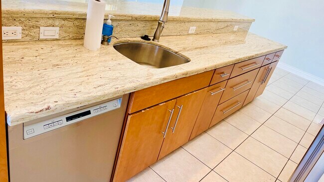 Building Photo - 107 Half Moon Cir