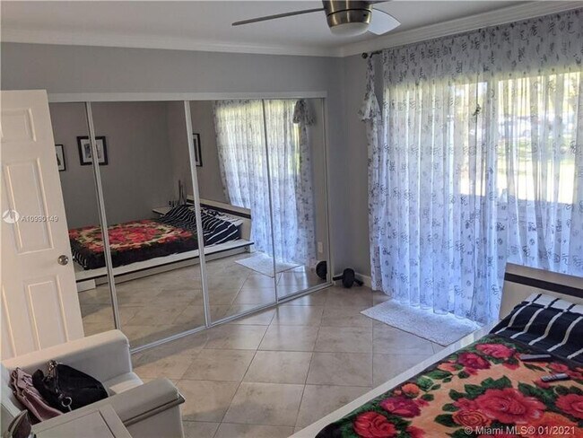 Building Photo - 265 Preston Way