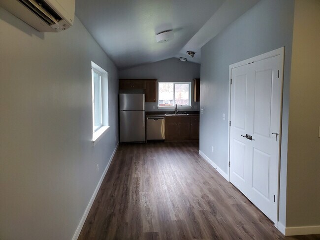 Building Photo - 220 Cheryl Ln