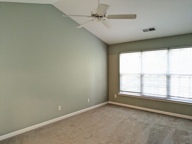 Building Photo - 4 Bedroom Home in Winslow Bay!