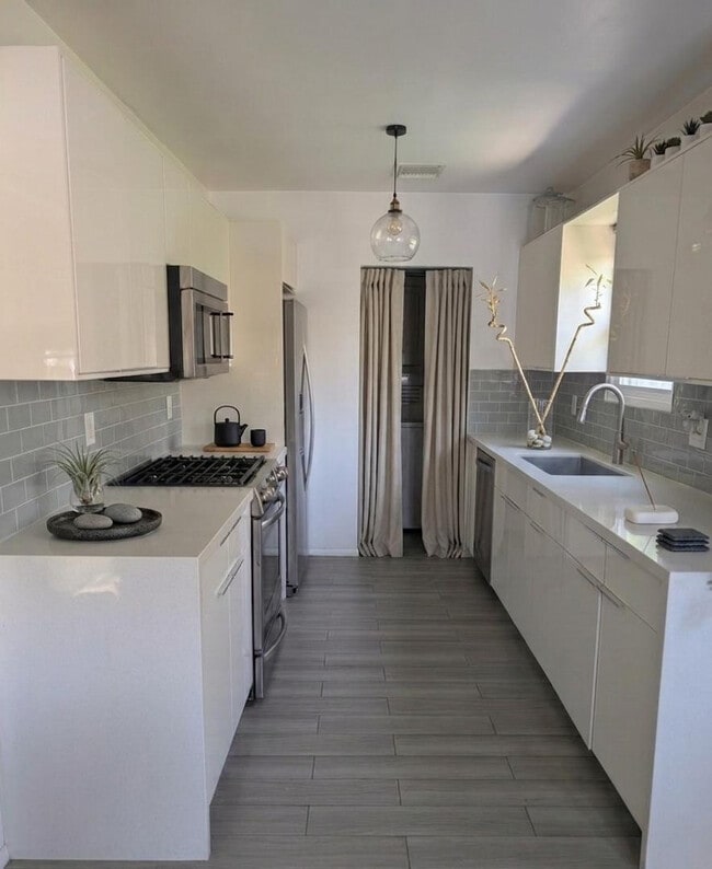 Building Photo - 1517 E Roosevelt St