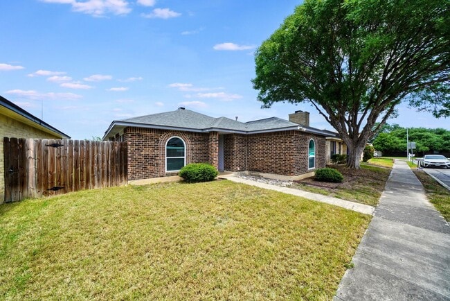 Building Photo - Charming 2-bed, 2-bath home in Universal C...