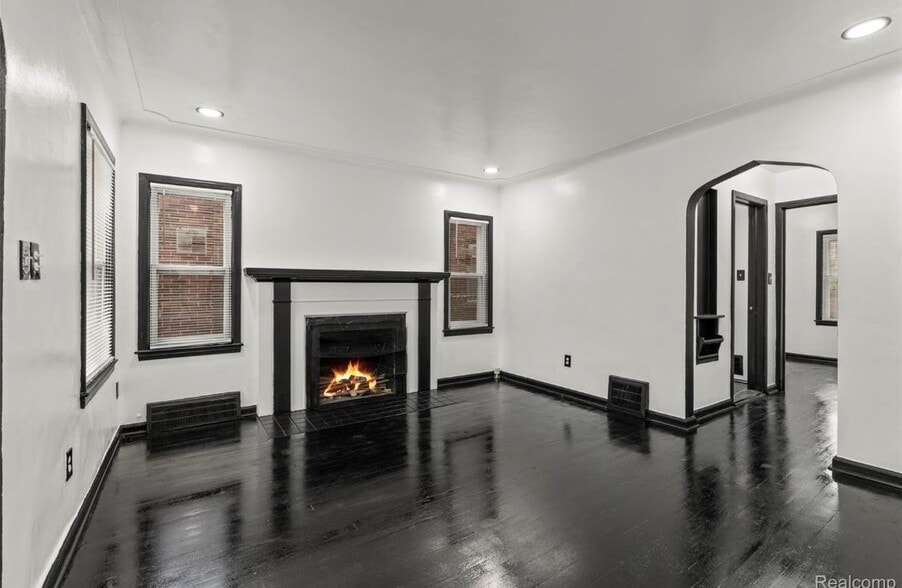 Building Photo - 10609 Stratman St