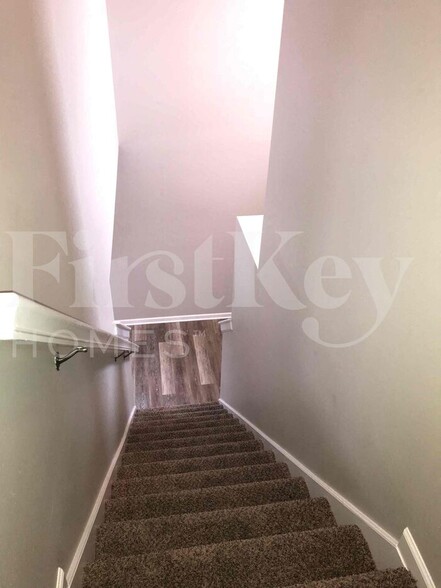 Building Photo - 1380 Pencross Ln
