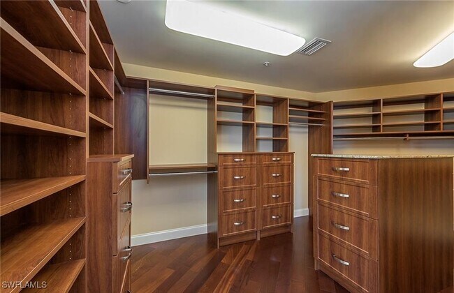Building Photo - 13675 Vanderbilt Dr