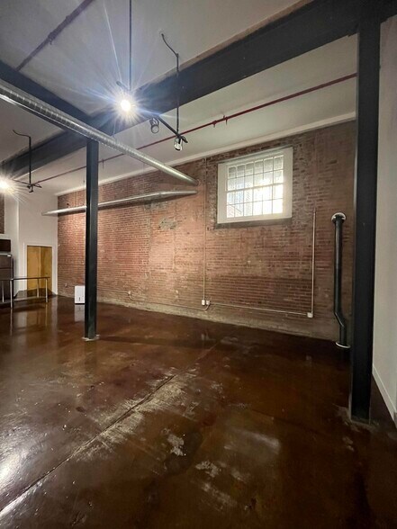 Building Photo - 1350 Rosa L Parks Blvd