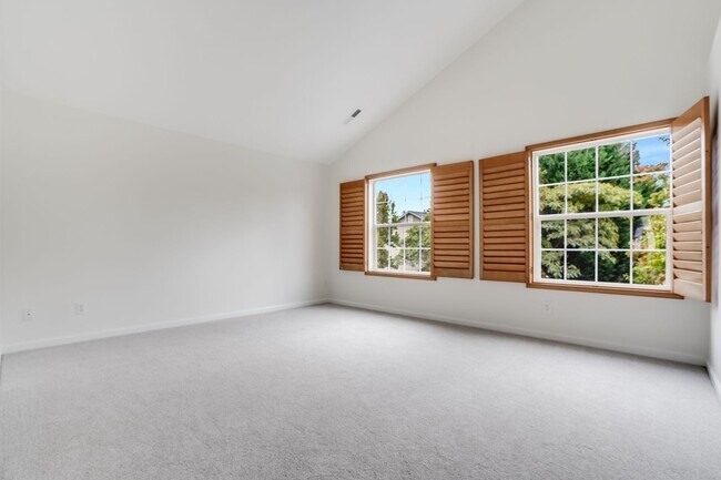 Building Photo - Beautiful 4 Bed, 3 Bath Rental Home in Hil...