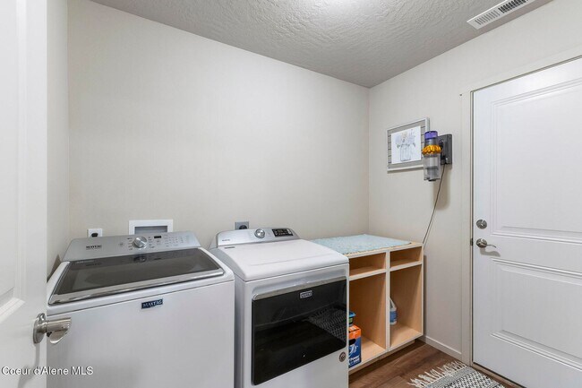 Building Photo - Spacious 4BR + Loft Home in Desirable North Place Community — Post Falls