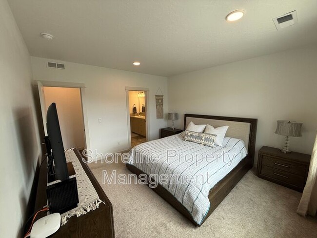Building Photo - 10093 W Novato Dr