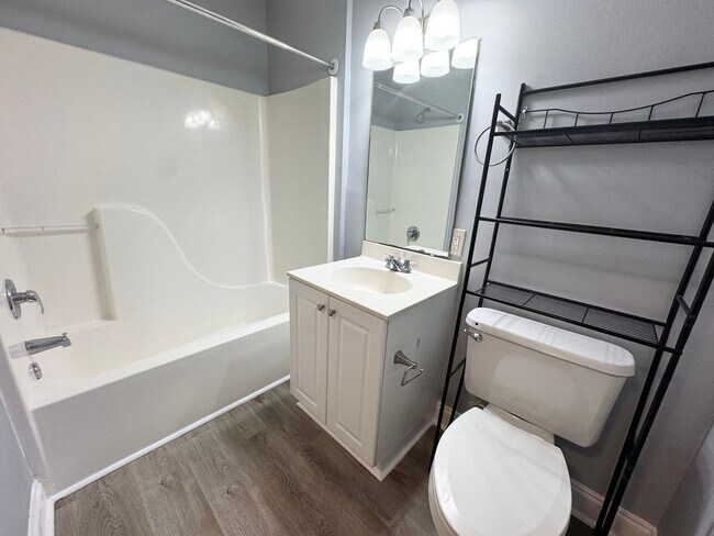 Building Photo - Myrtle Beach - 2 Bedroom / 2 Bathroom Condo