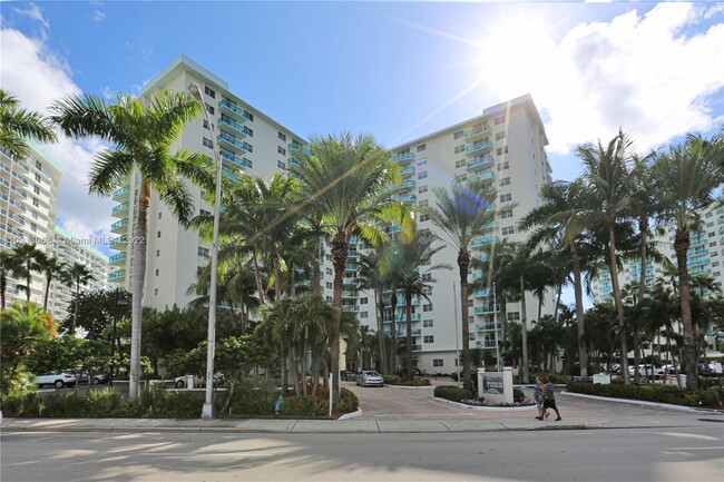 Building Photo - 3901 S Ocean Dr