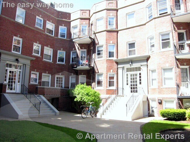 Building Photo - 163 Summer St