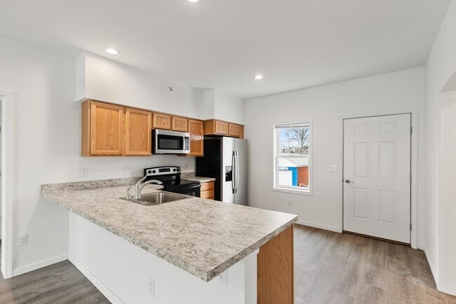 Building Photo - 50 R Maplewood Ave