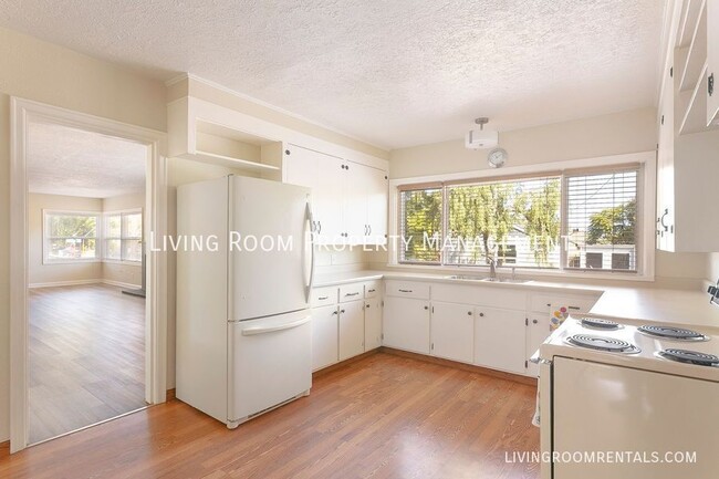 Building Photo - 6738 NE 22nd Ave