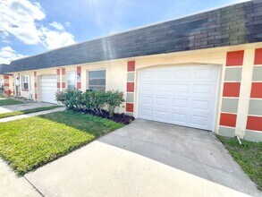 Building Photo - Adorable Renovated 2BD/1BTH Villa in 55+ C...