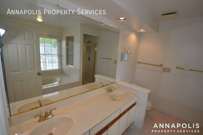 Building Photo - 2707 Summerview Way