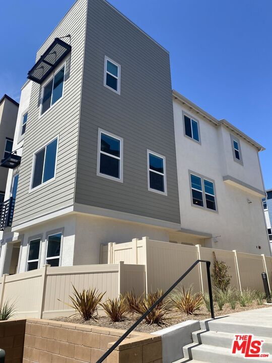 Building Photo - 713 Daniel Freeman Cir