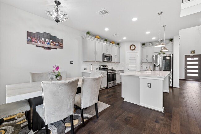 Building Photo - 18619 Greenwood Mdw Trl