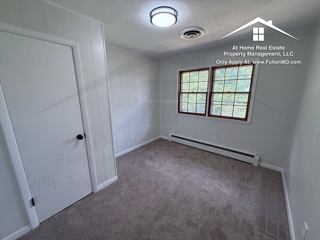 Building Photo - 511 Kleewood Dr