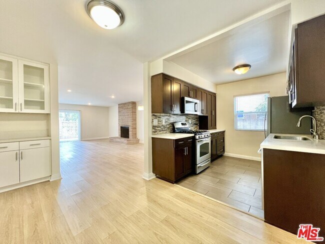 Building Photo - 1552 Berkeley St