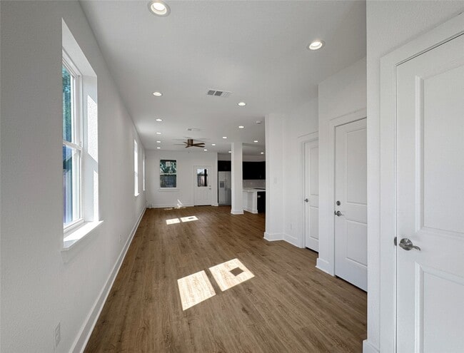 Building Photo - 5427 Bellfort Ave